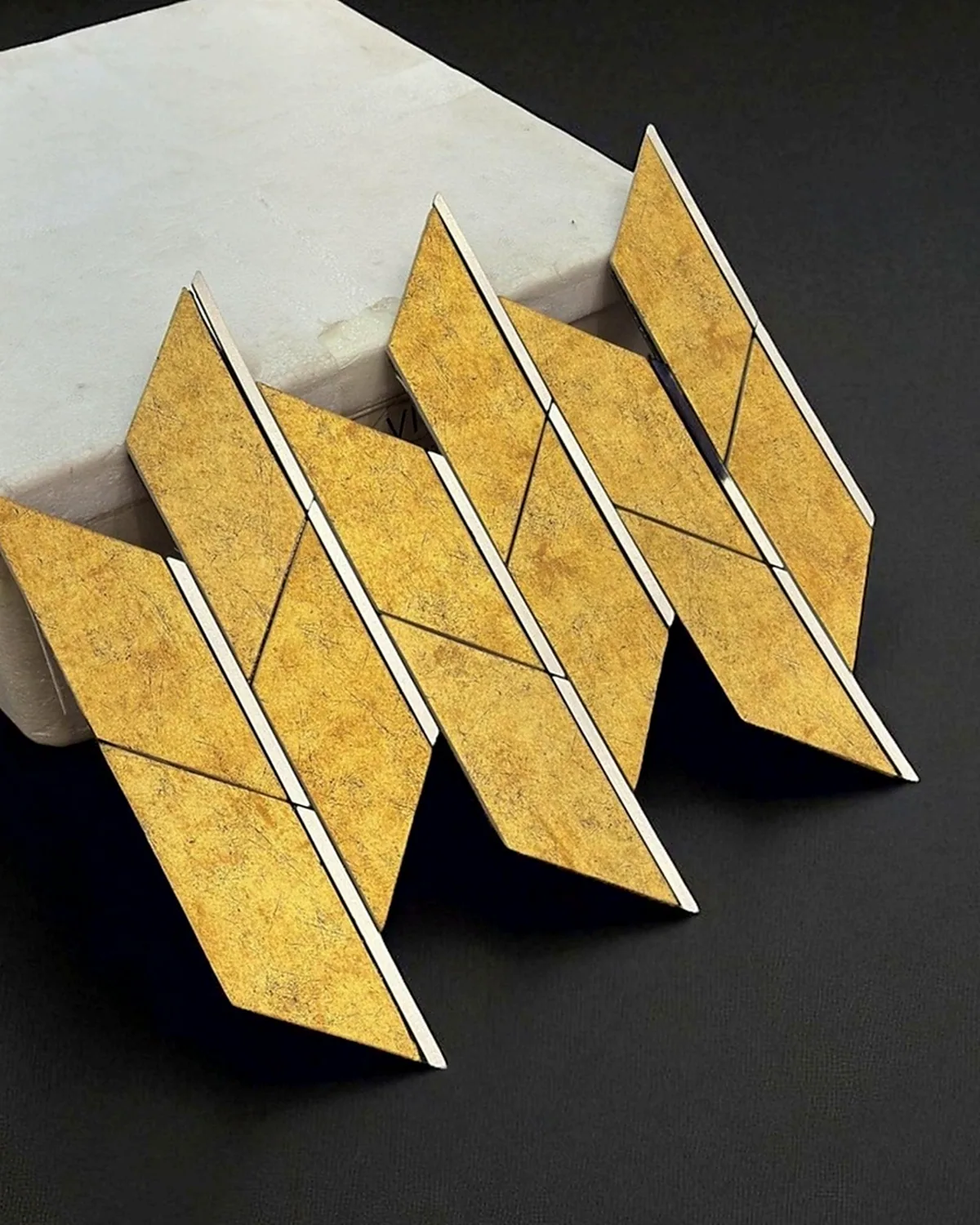 MT 09 LW self-adhesive mosaic tile sample